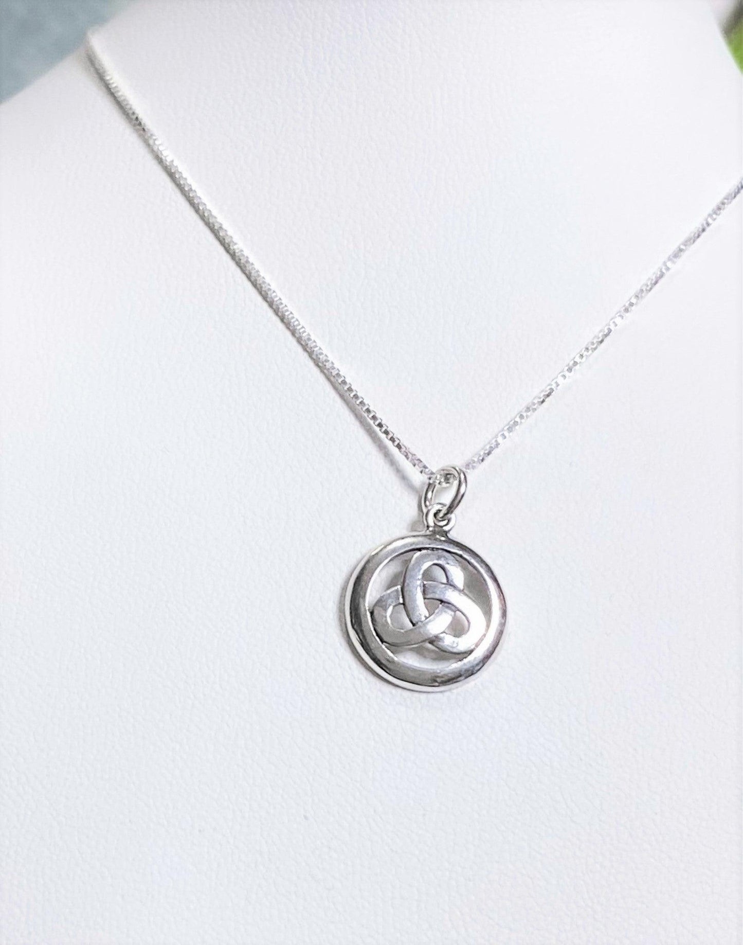 Celtic Knot Sterling Silver Round Pendant - Silver Parrot, Inc.