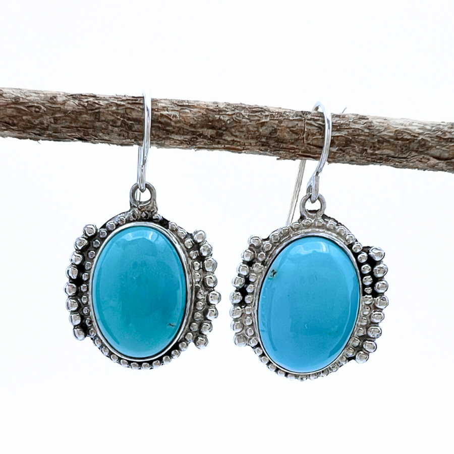 Ovular Navajo Turquoise in 925 Sterling Silver dotted setting - Setting in made up of numerous silver spheres - Jan Mariano from New Mexico