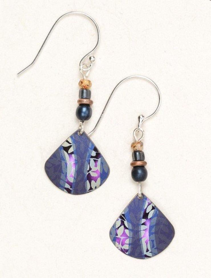 Triangular dark blue niobium pendant dangles from the bottom, etched in the metal are floral designs. At the top there are dark blue beads, dangling on a french wire.