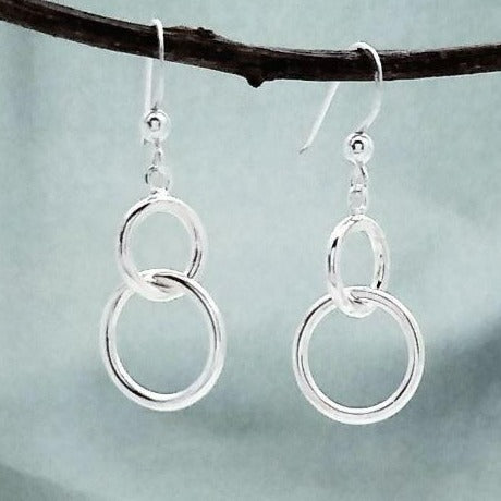 Silver dangle earring with 2 interlocking circles